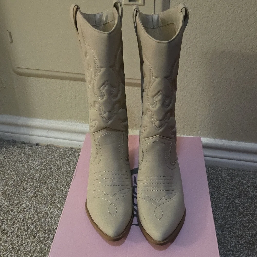 Soda Cream Suede Heeled Western Boots, Size 9.5, Wore 1x - Picture 3 of 5